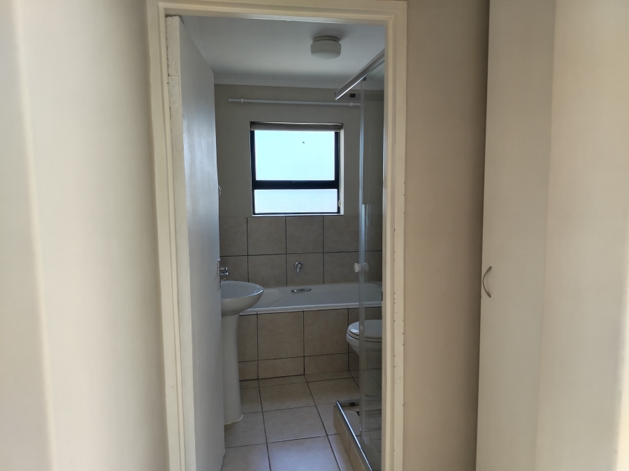 To Let 2 Bedroom Property for Rent in Burgundy Estate Western Cape